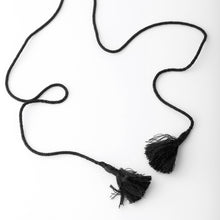 Charger l'image dans la galerie, Pendentif en or jaune formant un cœur de la maison Poiray
