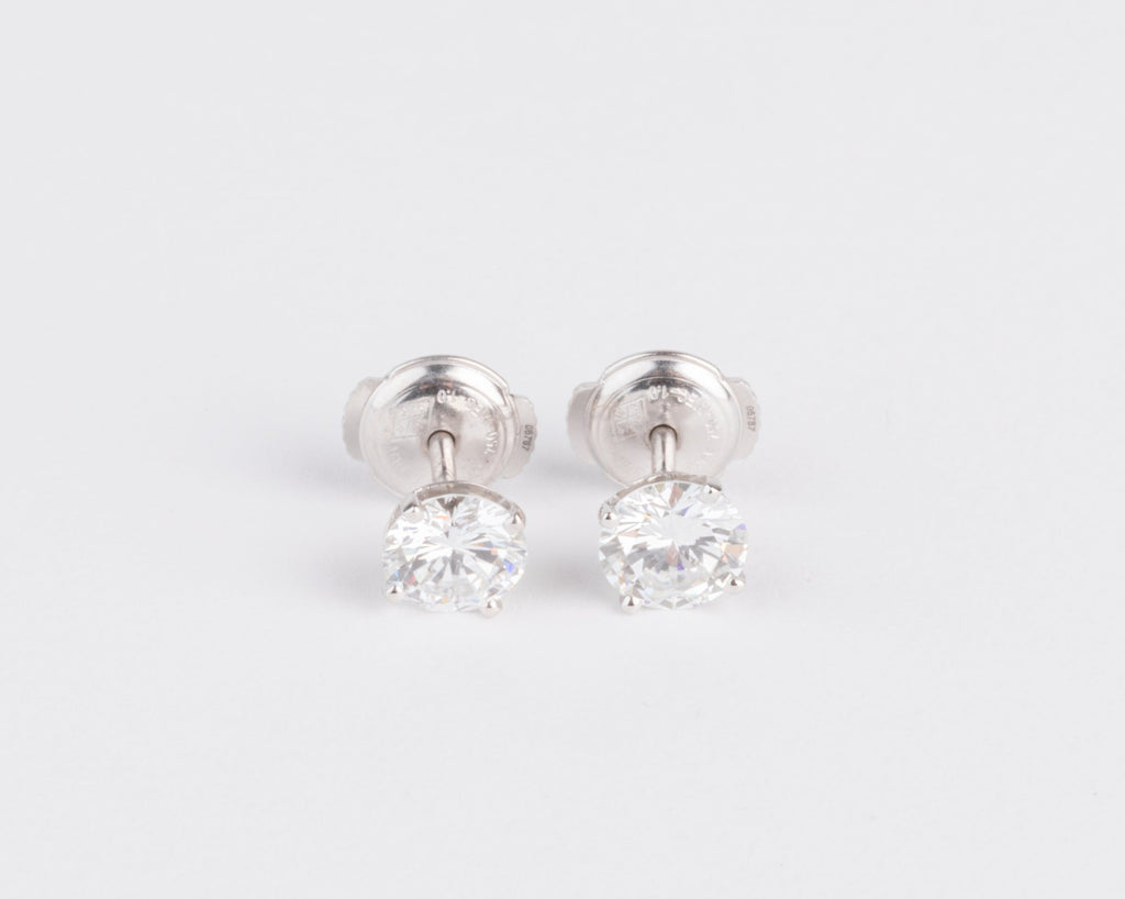 Boucles d'oreilles en diamants sur or gris taille moderne