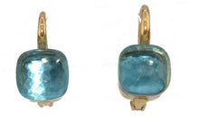 Charger l'image dans la galerie, Paire de boucles d'oreilles de la maison Pomellato modéle Nudo en Topaze Bleue - adalgyseboutique
