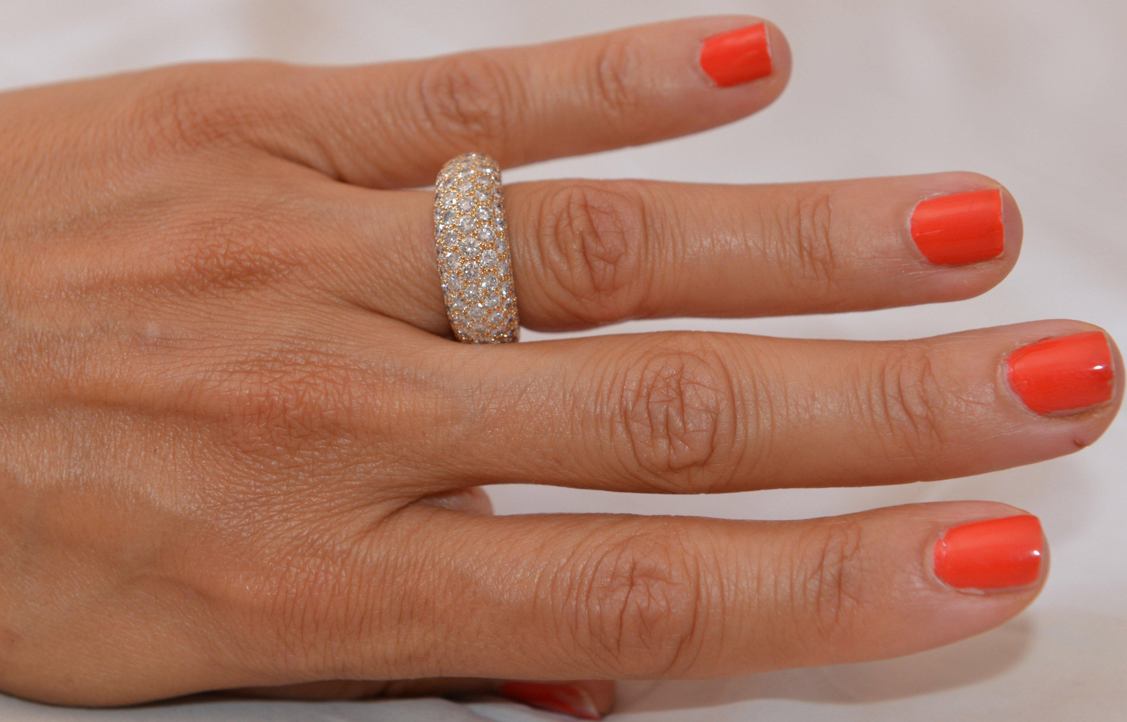 Bague jonc or jaune  en diamant de la maison Chaumet - adalgyseboutique