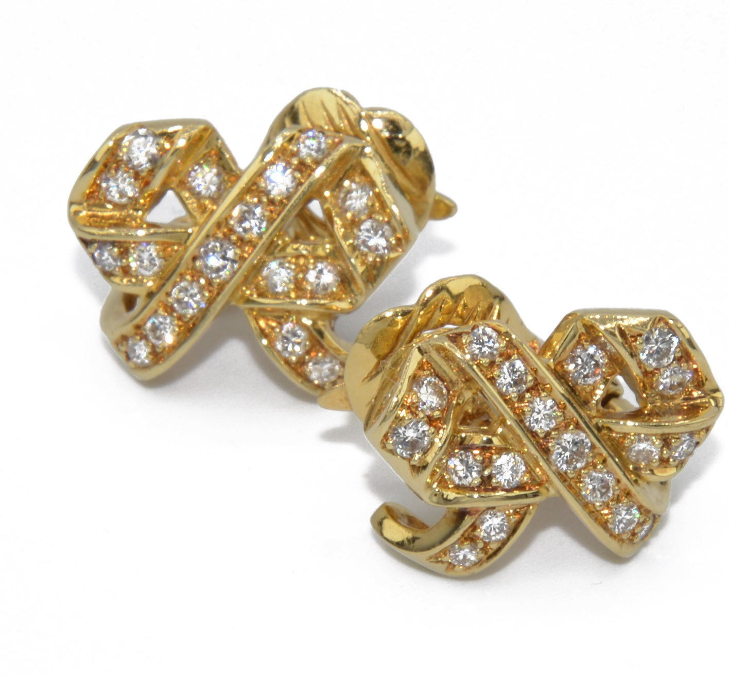 Boucles d'oreilles signée de la maison Dior en or jaune et diamant