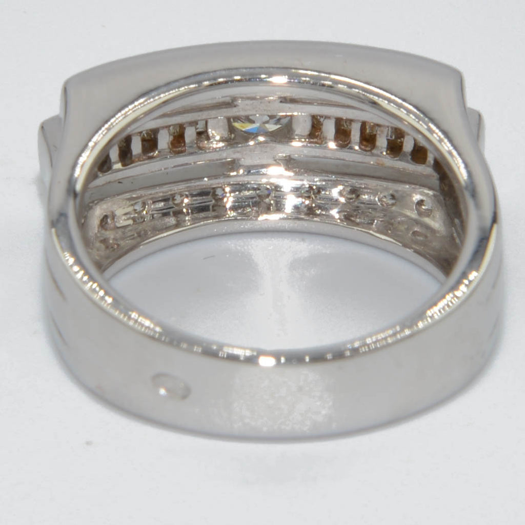 Bague rectangulaire en or gris et diamant