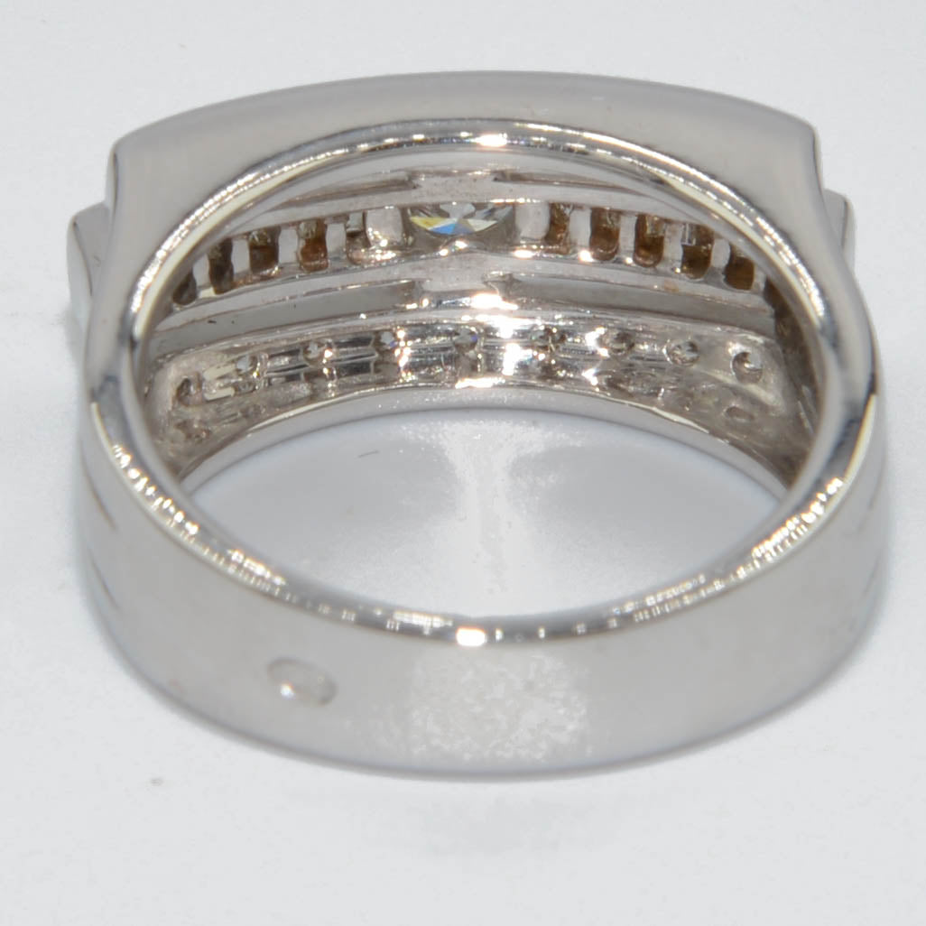 Bague rectangulaire en or gris et diamant
