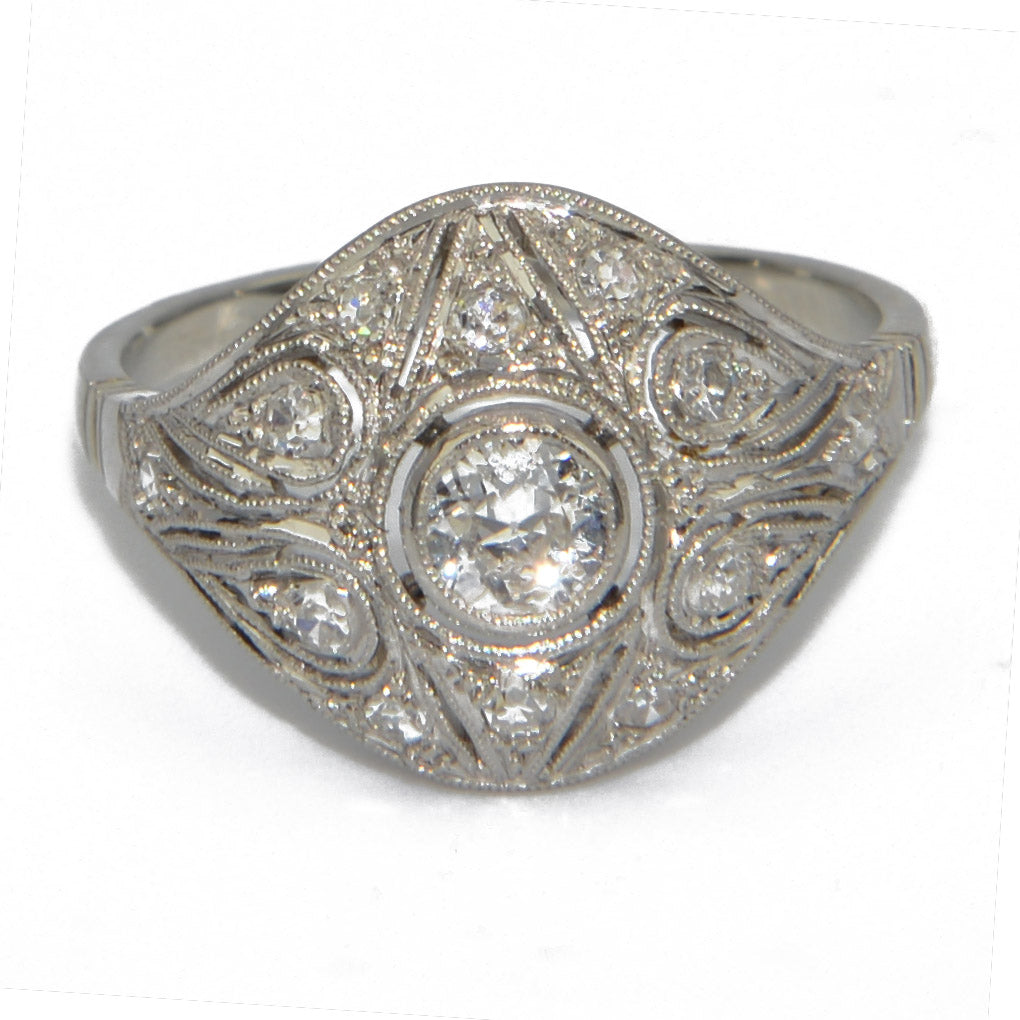 Bague dôme ajourée en diamant en platine