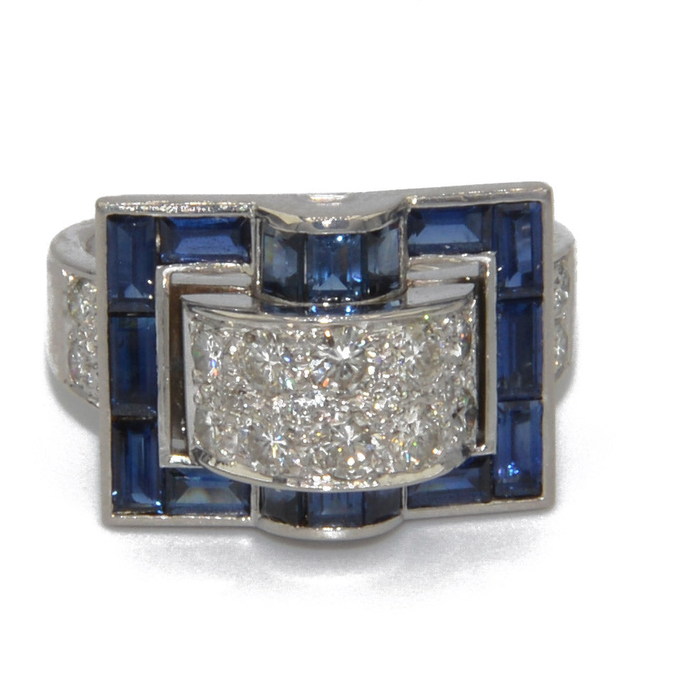 Bague en or gris et saphirs bleus calibrés