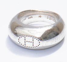Charger l'image dans la galerie, Bague en argent signée Hermès
