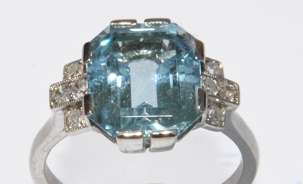 Bague en platine aigue marine