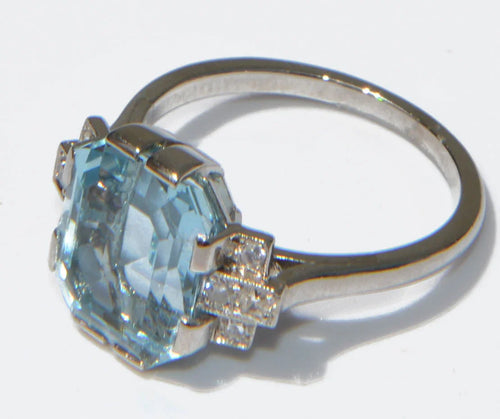 Platinum aquamarine ring