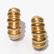 Charger l'image dans la galerie, Créoles en or jaune godronnée Chimento
