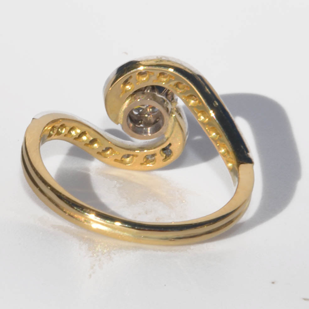 Bague tourbillon en or jaune et platine et diamants