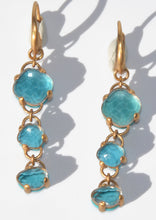 Charger l'image dans la galerie, Paire de boucles d'oreilles de la maison Pomellato modèle Capri en topaze bleue et turquoise
