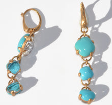 Charger l'image dans la galerie, Paire de boucles d'oreilles de la maison Pomellato modèle Capri en topaze bleue et turquoise
