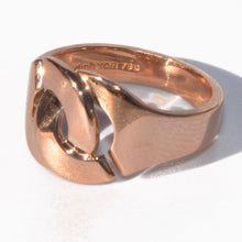Charger l'image dans la galerie, Bague or rose Dinh Van modèle Menottes R12
