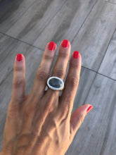 Charger l'image dans la galerie, Bague or rose sablé signée de la maison italienne Pomellato ornée d'une aigue marine
