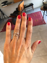 Charger l'image dans la galerie, Bague or rose Dinh Van modèle Menottes R12
