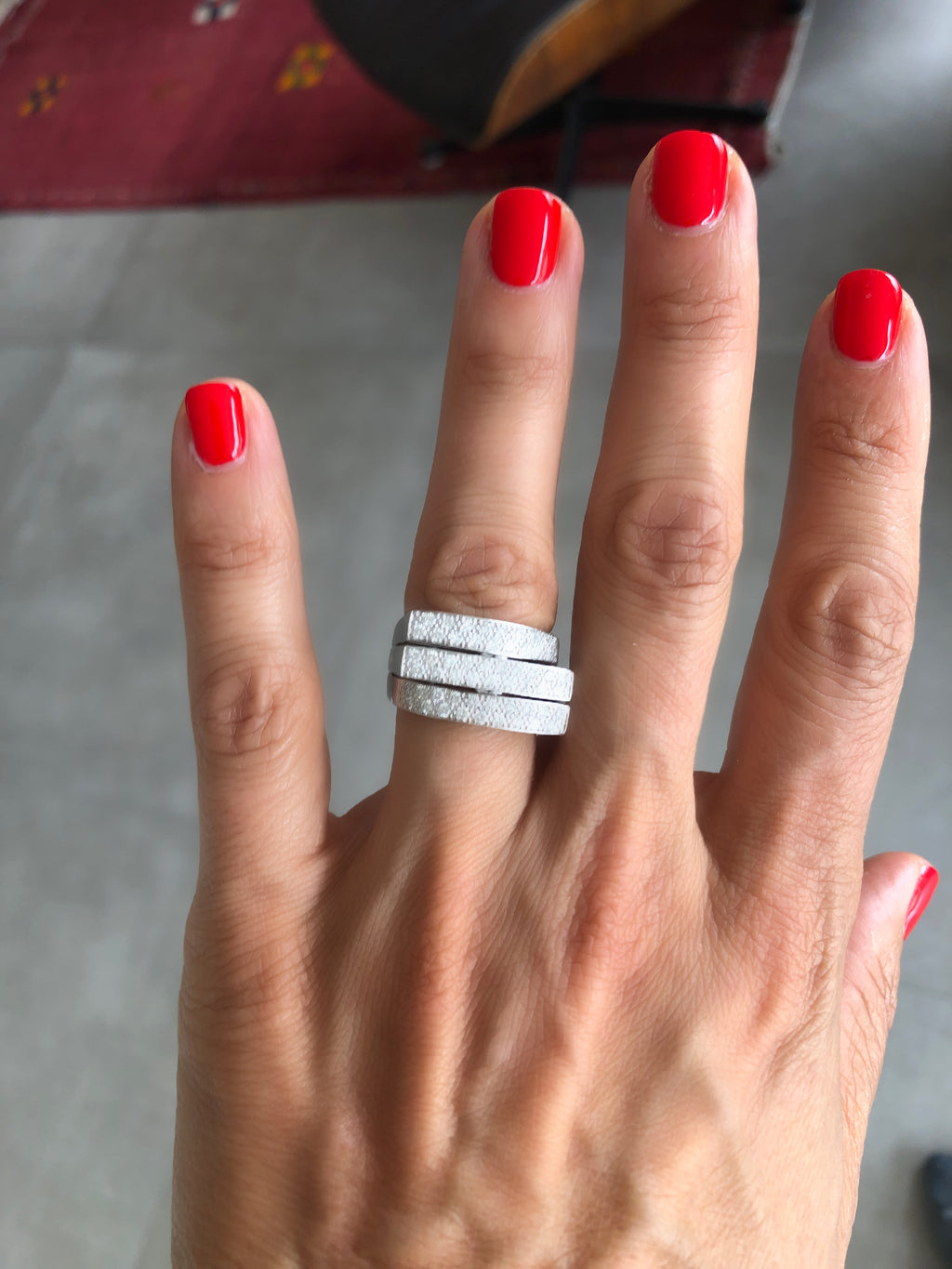 Bague or gris et diamant asymetrique