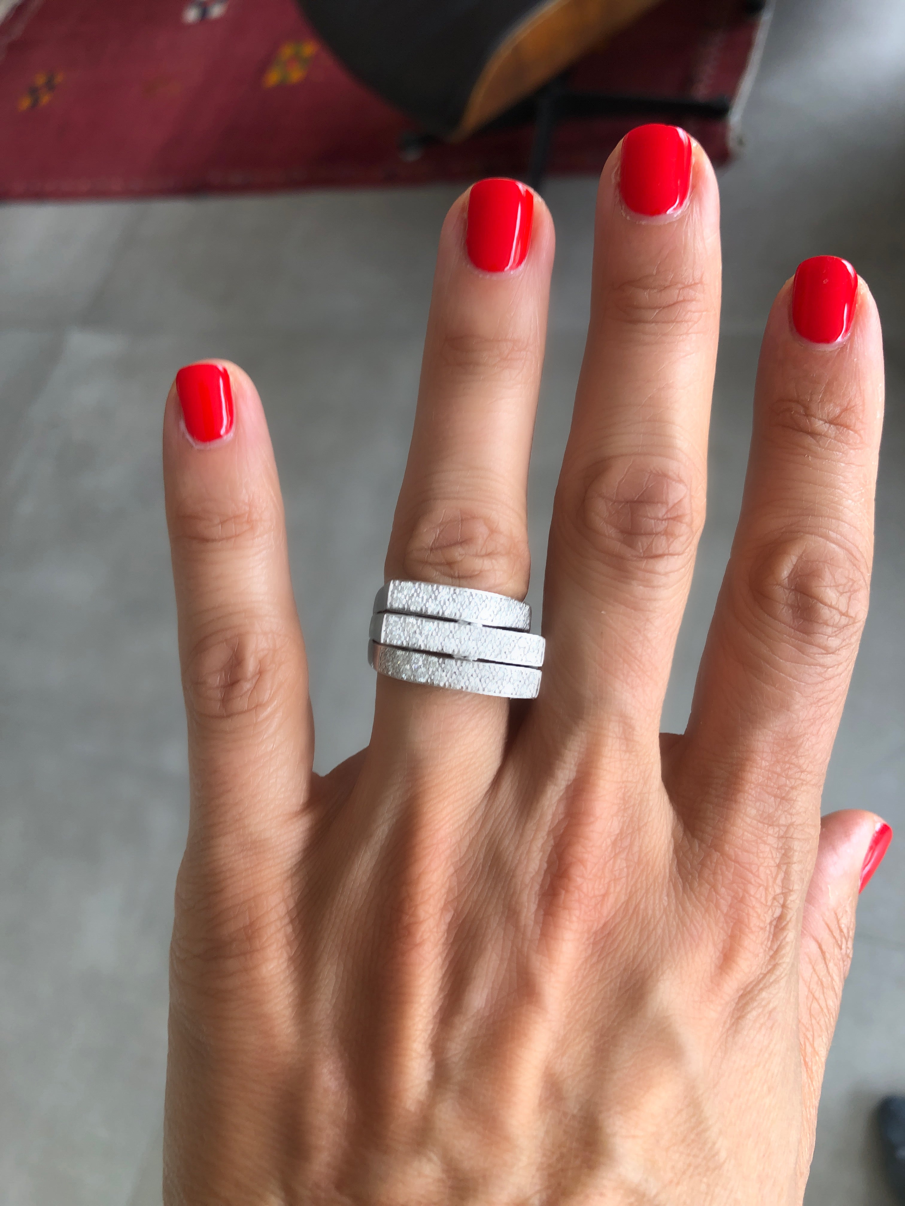Bague or gris et diamant asymetrique