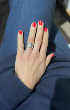 Charger l'image dans la galerie, Bague de la Maison Dinh Van,modèle Anthea en or gris
