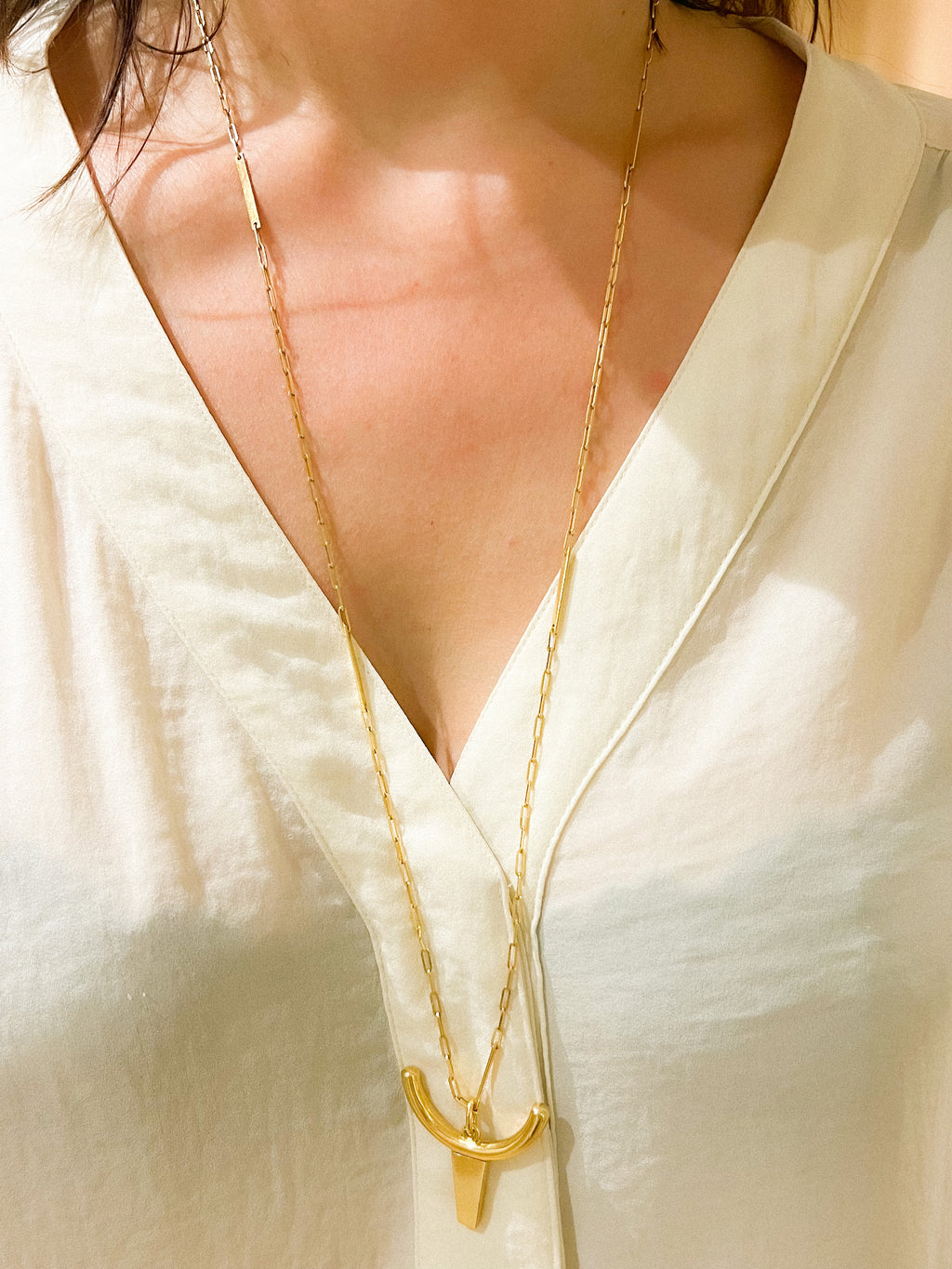 Sautoir en or jaune orné pendentif représentant une tête de taureau