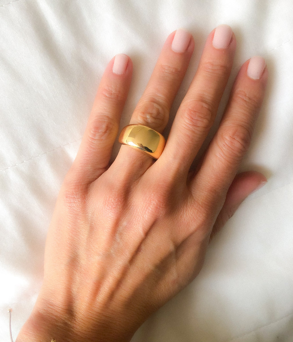 Bague Cartier or jaune modèle nouvelle vague