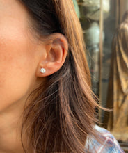 Charger l'image dans la galerie, Paire de puce en diamant sur or gris 4 griffes
