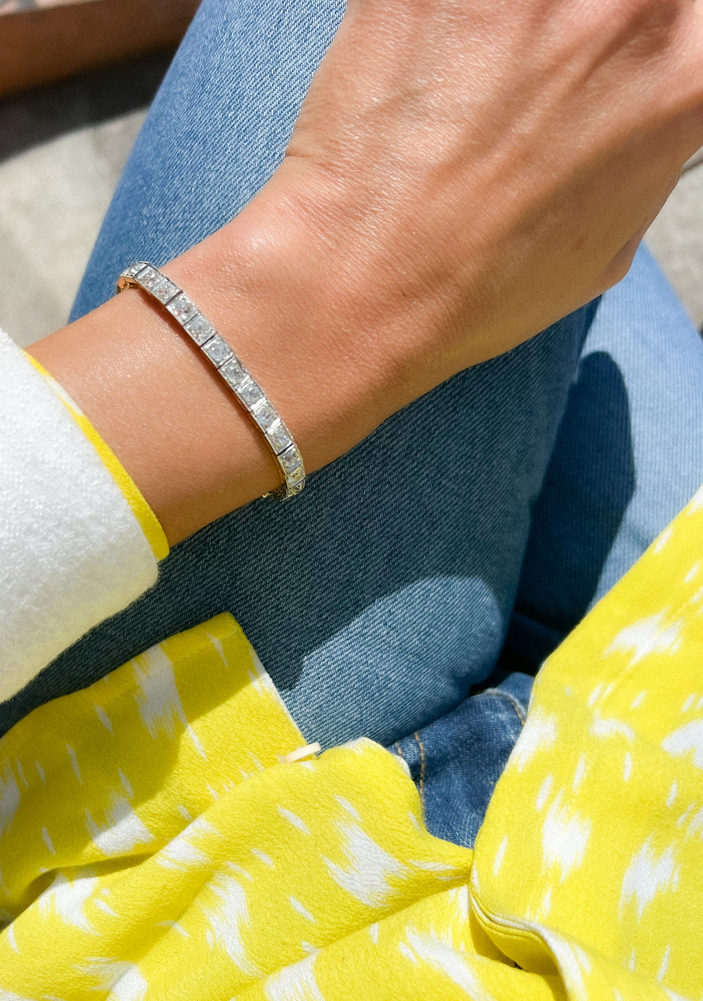 Bracelet riviere or et platine orné de diamant taille brillant