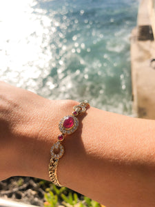 Bracelet en or jaune et diamant ,rubis cabochon de la maison Van Cleef and Arpels