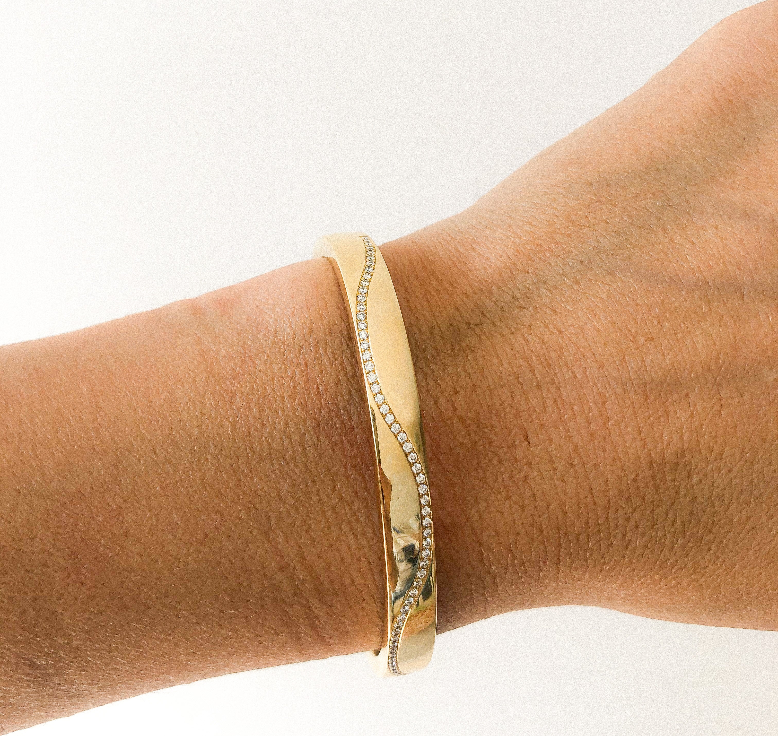 Bracelet jonc ouvrant or jaune et diamant