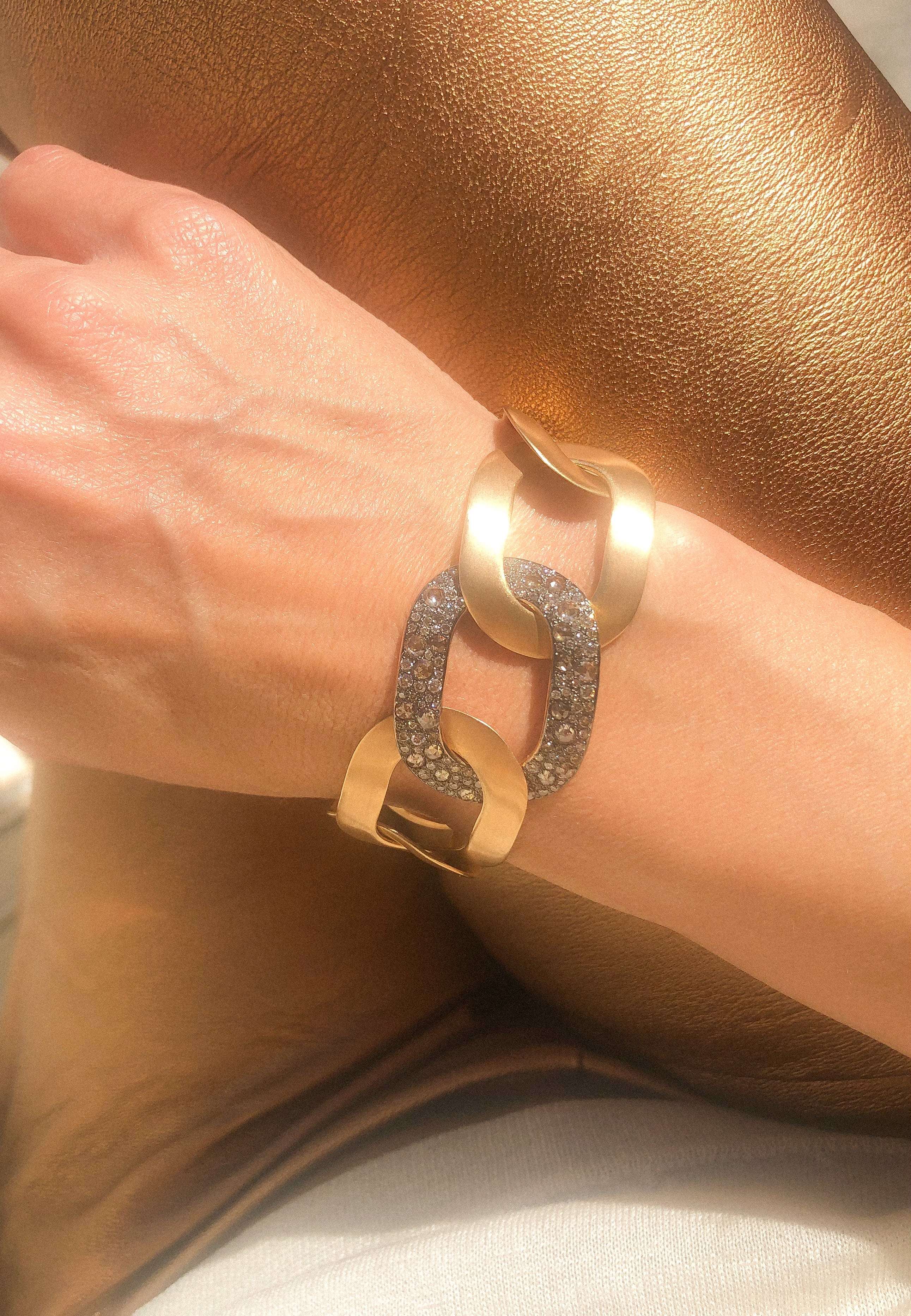 Bracelet or rose et diamants blancs et cognacs de la maison Pomellato
