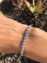 Charger l'image dans la galerie, Bracelet en or gris et diamants tennis serti tennis
