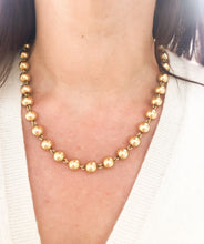 Charger l'image dans la galerie, Collier Marseillais en or jaune orné de boules d'or
