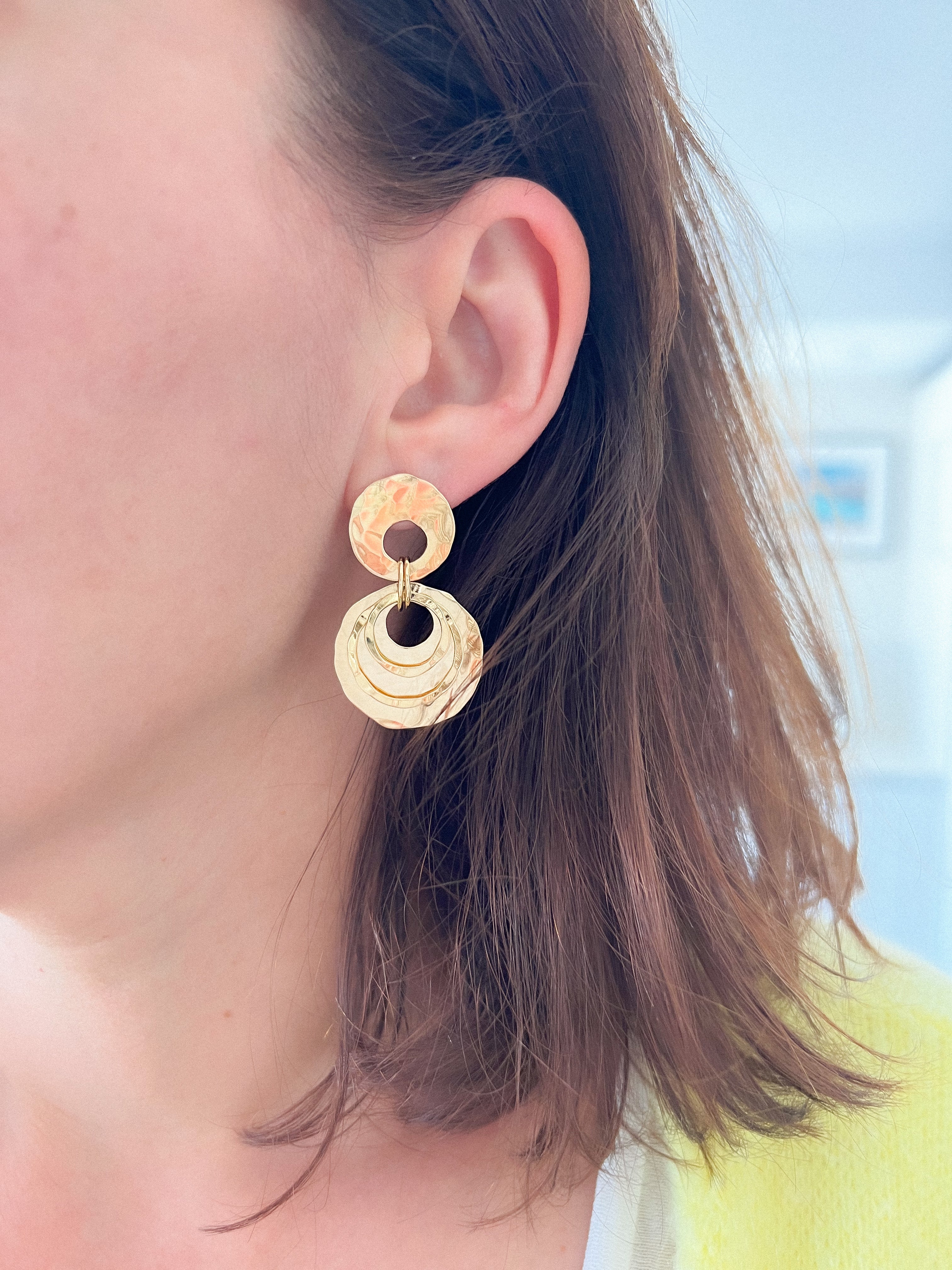 Boucles d'oreilles or jaune martelé