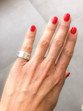 Charger l'image dans la galerie, Bague en argent signée de la maison Hermès Vintage
