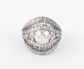 Bague dôme ornée d'un diamant central