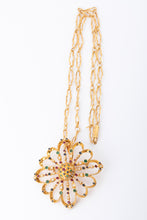 Charger l'image dans la galerie, Pendentif et broche or jaune du créateur grec Lalaounis ornée de pierres précieuses
