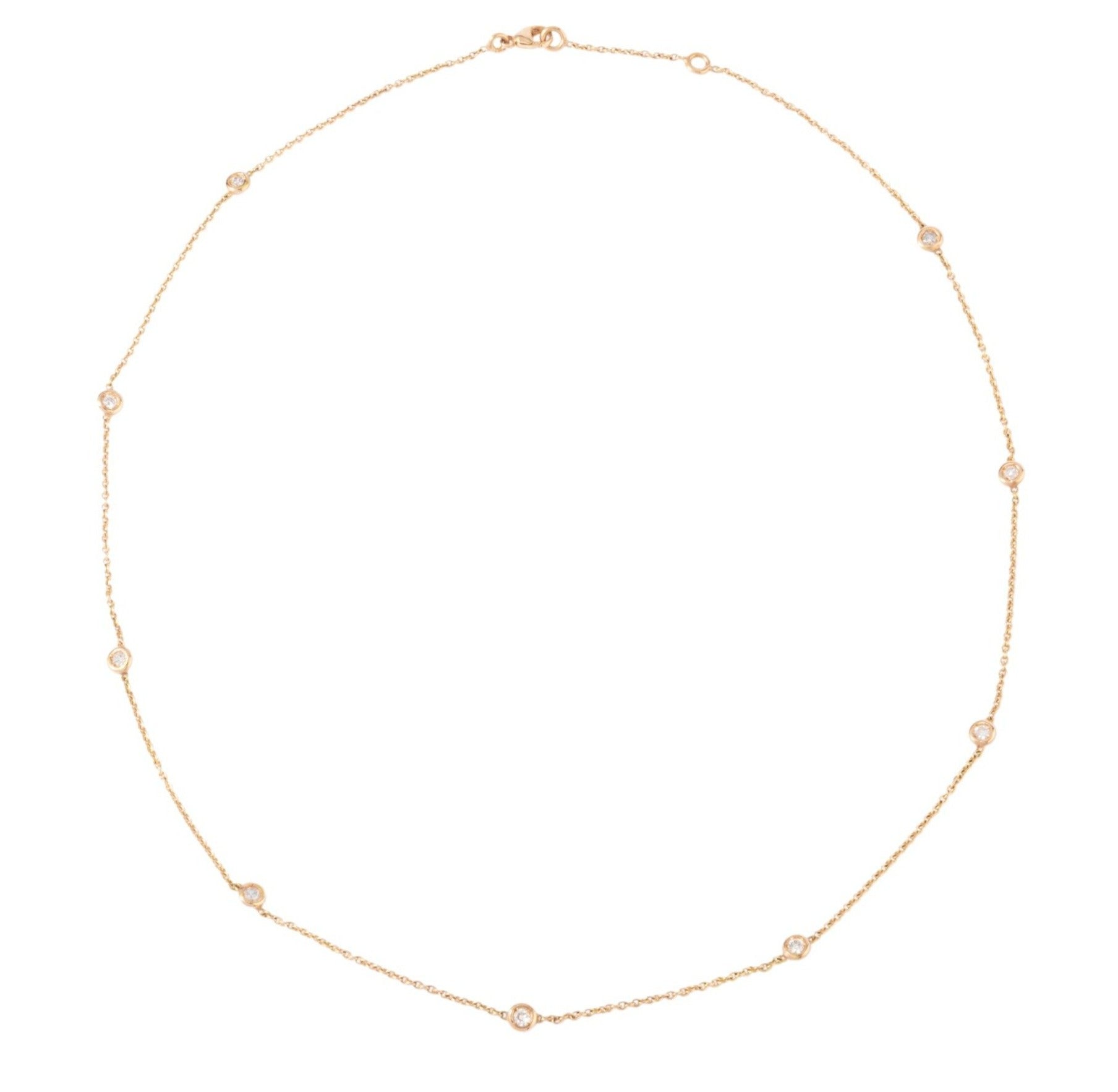 Collier or jaune intercalé de 9 diamants sur maille forçat en sertis clos.