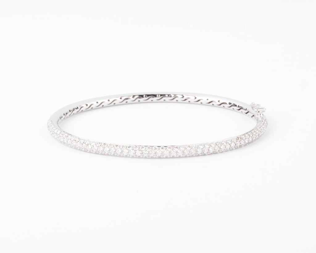 Bracelet jonc en or gris serti de 3 lignes de diamant