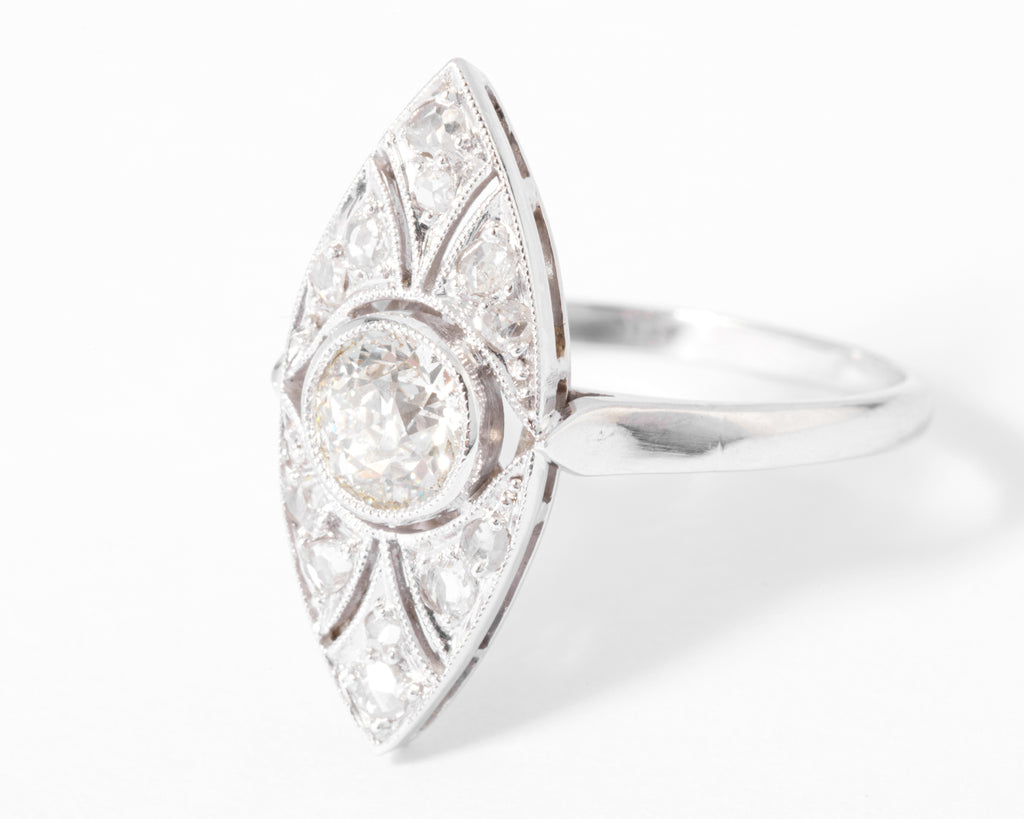 Bague marquise en platine et diamant