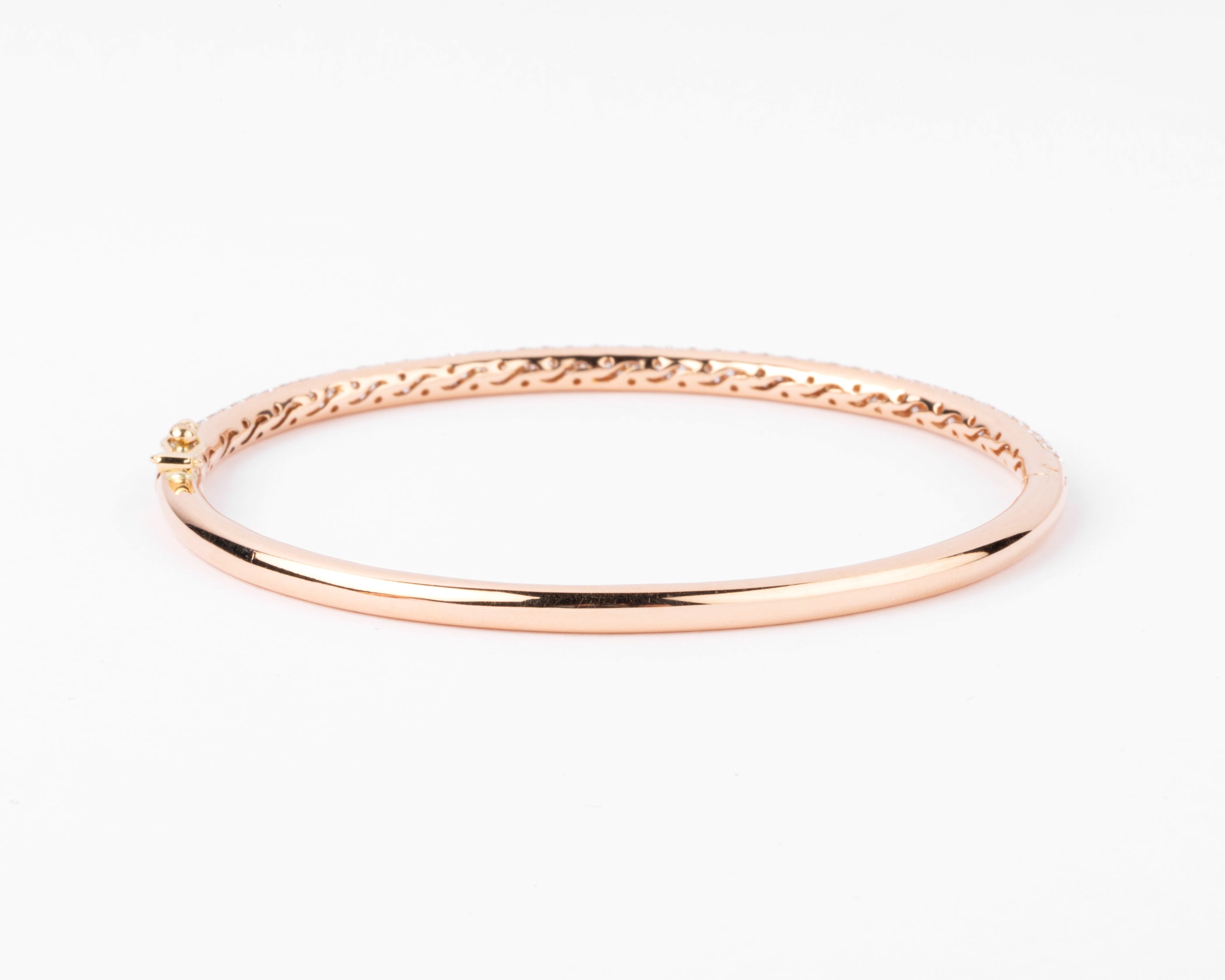 bracelet jonc ouvrant en or rose serti de 3 lignes de diamant