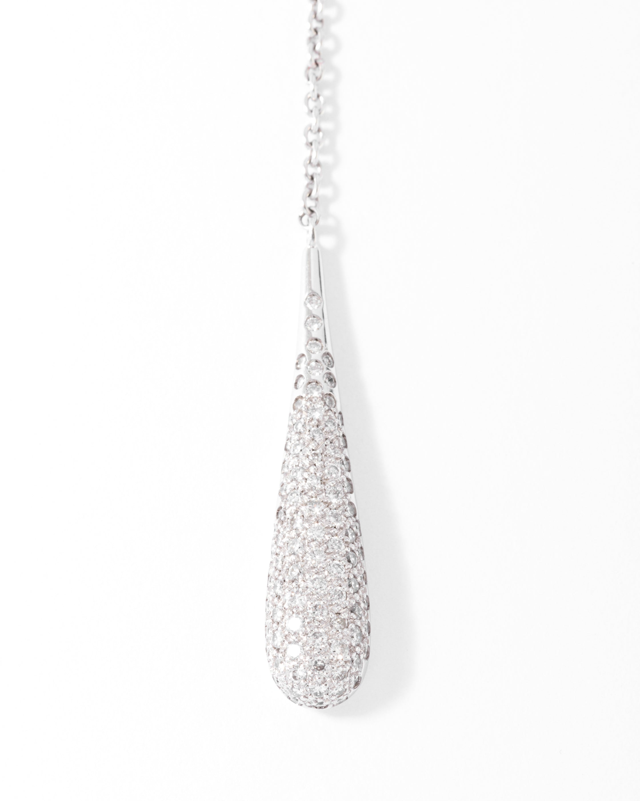 Collier or gris pavés de diamant