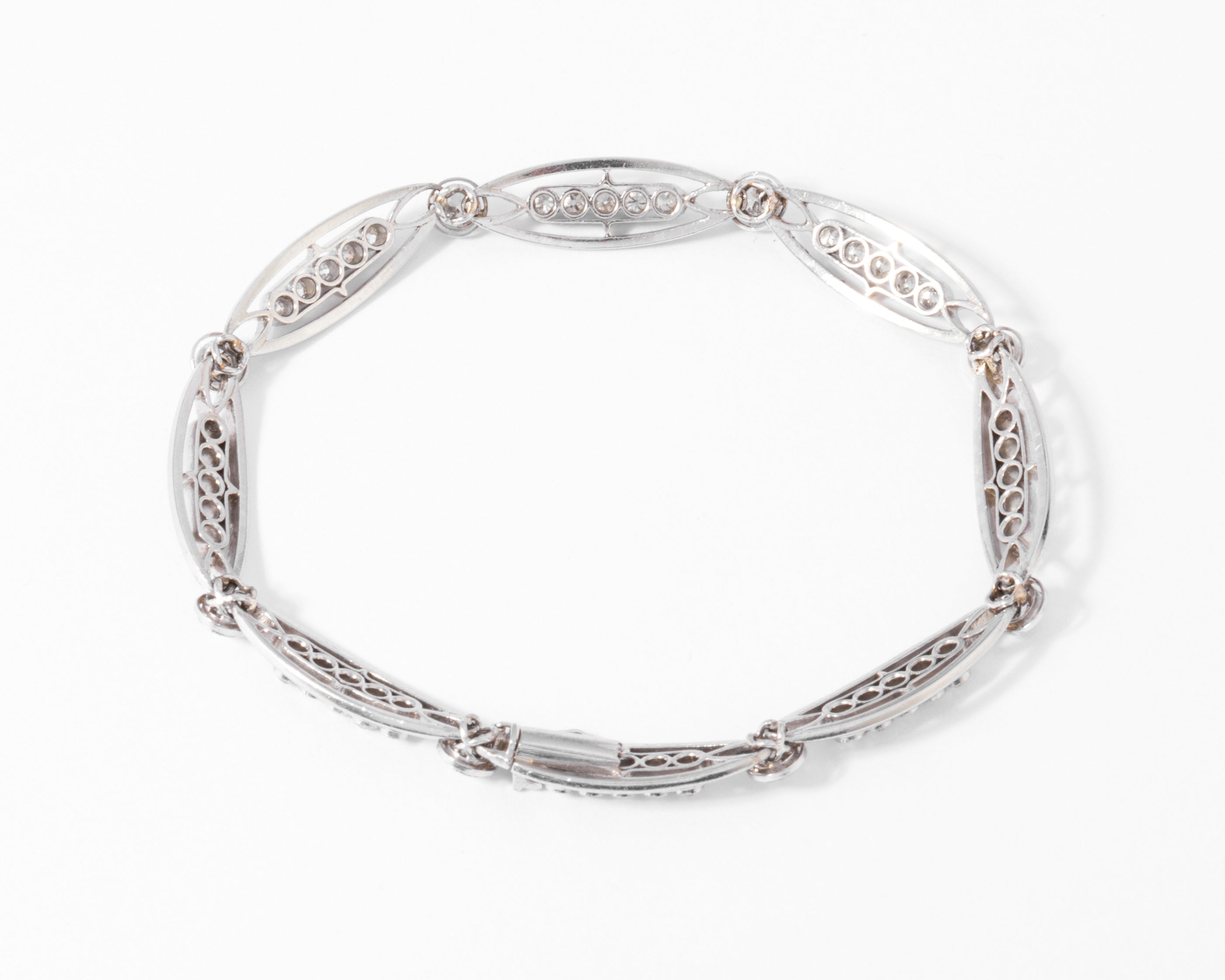 Bracelet or platine et et diamant formant des maillons ovales