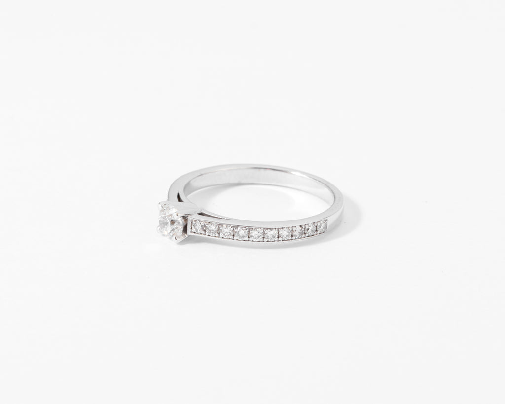 Bague solitaire diamant sur or gris