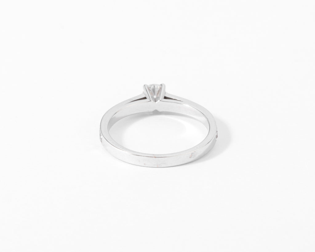 Bague solitaire diamant sur or gris