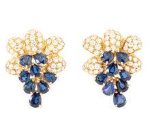 Charger l'image dans la galerie, Paire de boucles d'oreilles or jaune saphirs et diamants
