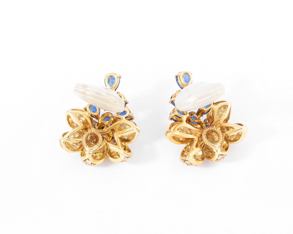 Paire de boucles d'oreilles or jaune saphirs et diamants